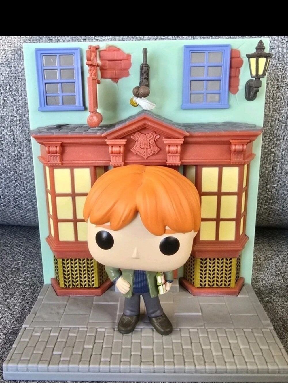 Funko Pop Deluxe Harry Potter Ron Weasley w/Quality Quidditch Supplies
